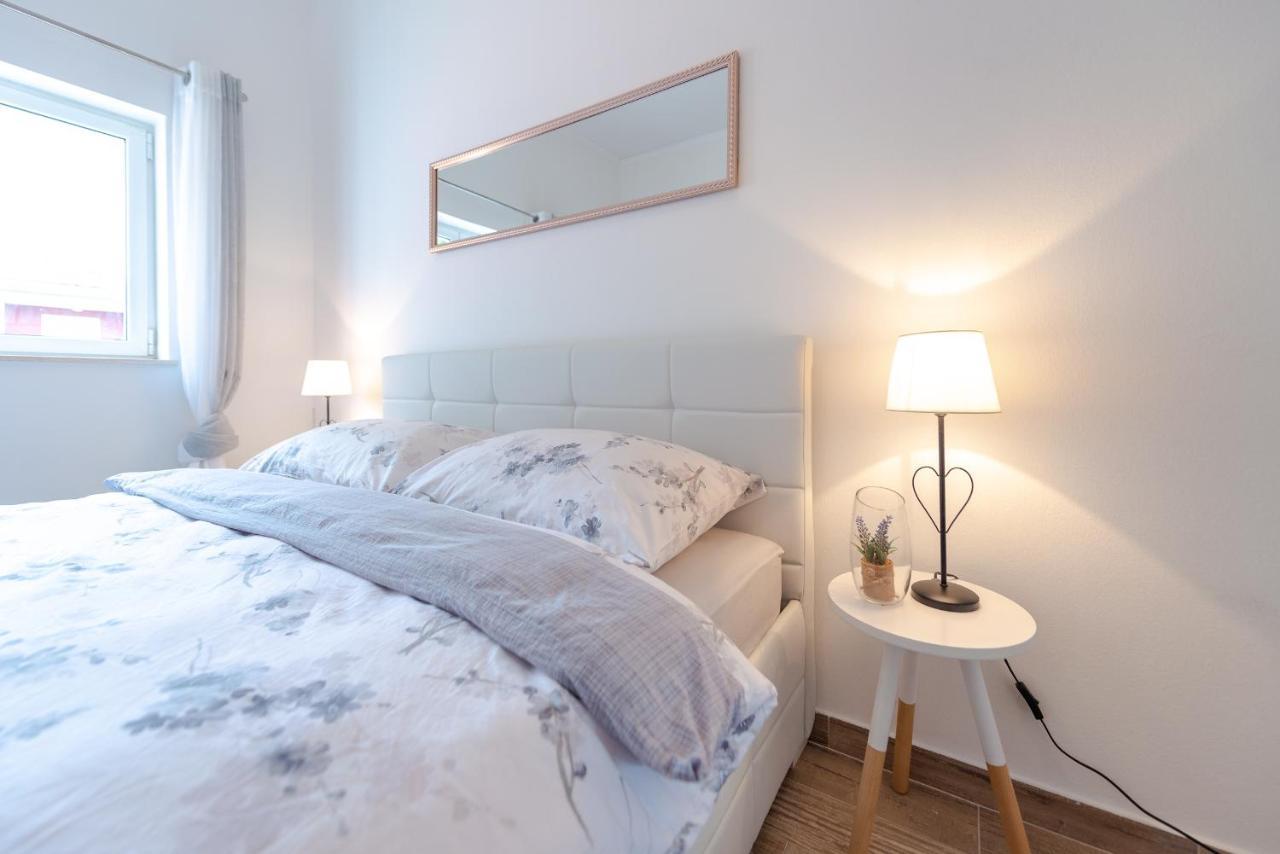 Dora Apartment *