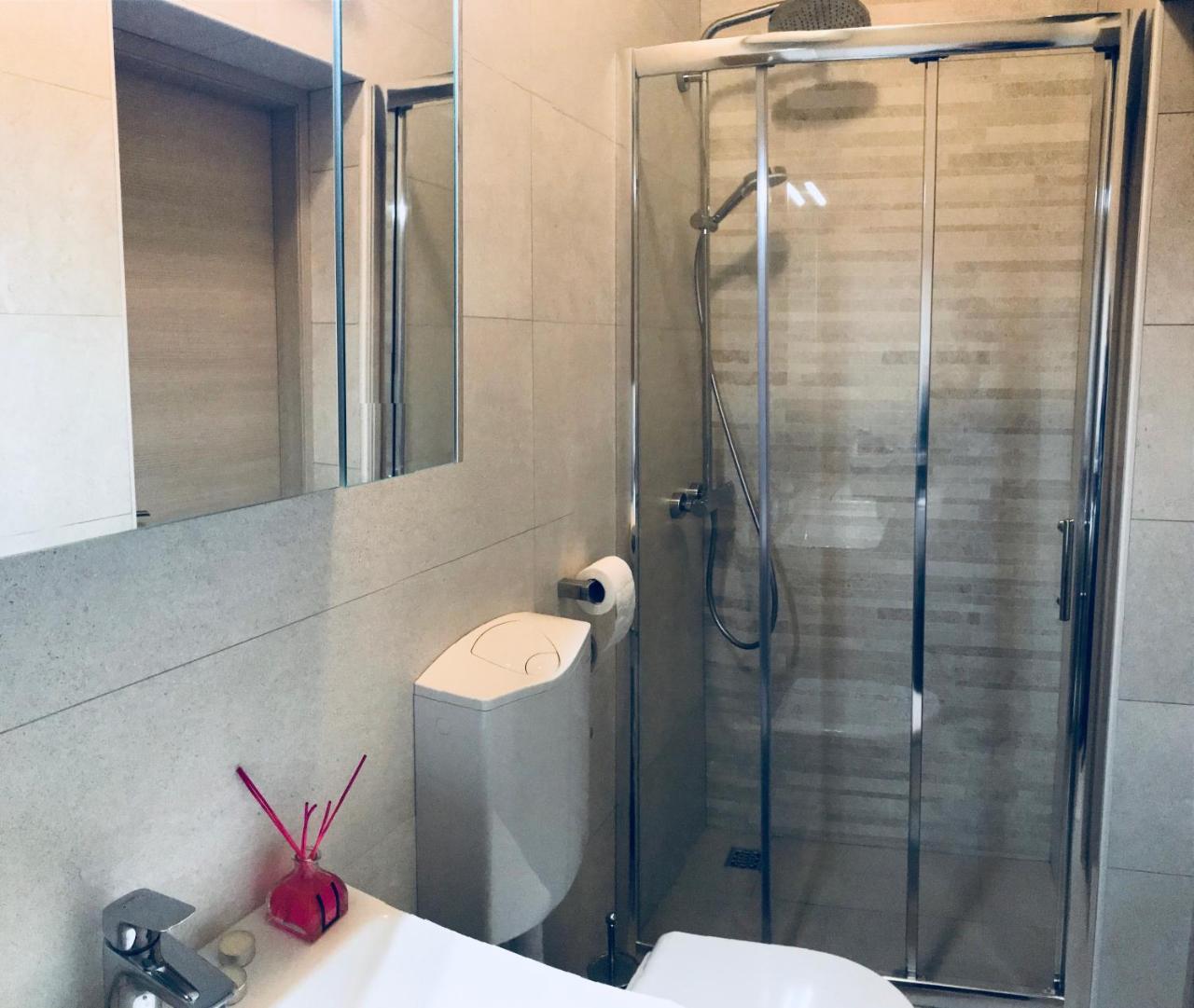 Dora Apartment *