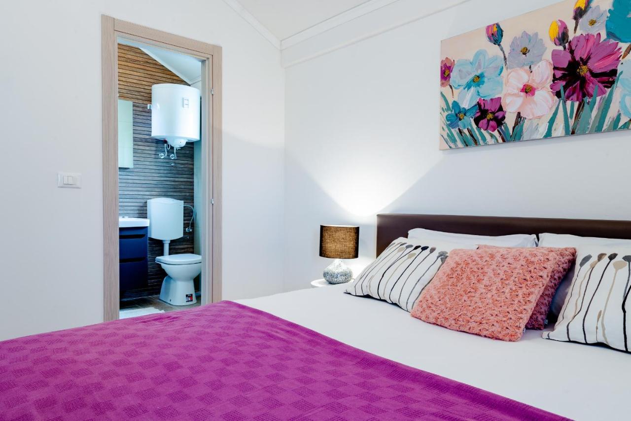 Dora Apartment